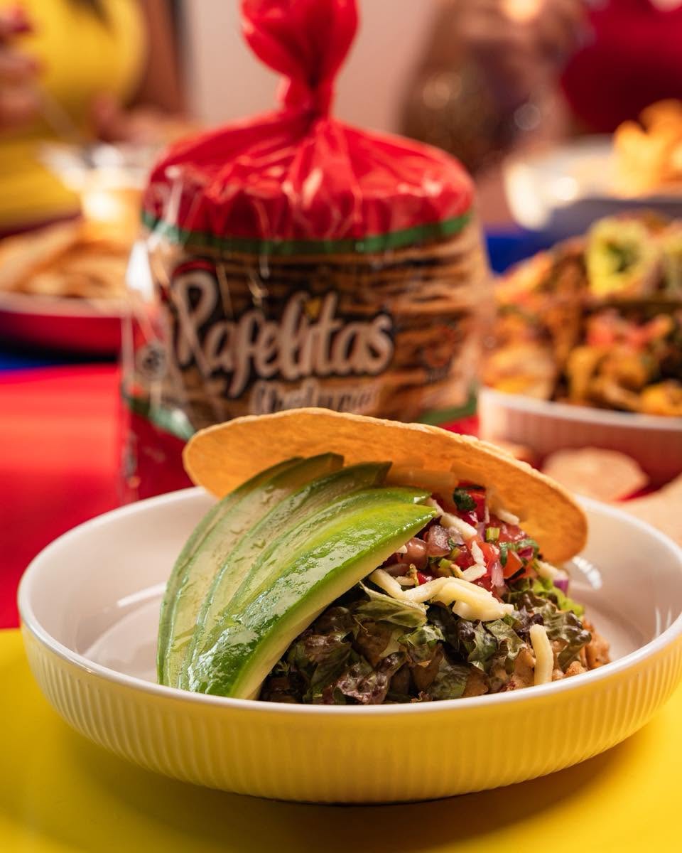 Chalupa Rafelitas servida en una reunión de amigos